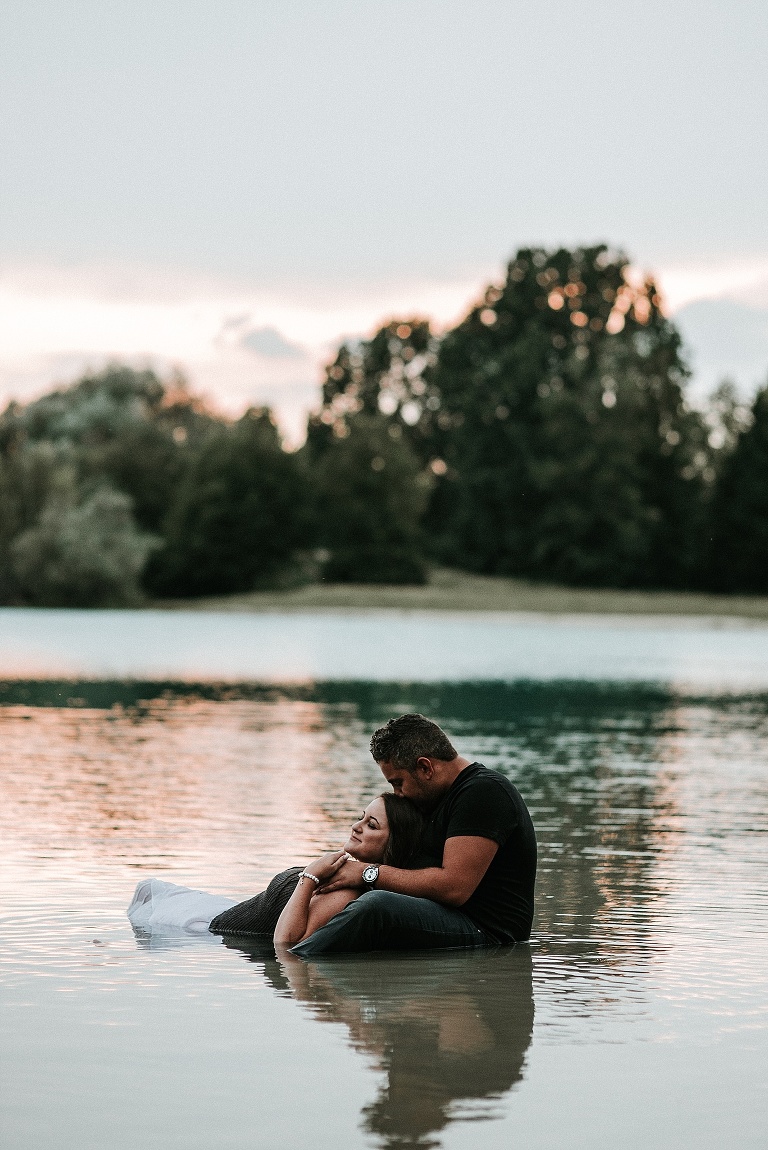 Paarshooting Landshut, Paarfotos im Wasser, Fotograf Moosburg an der Isar