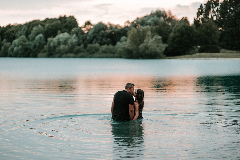 Paarshooting Landshut, Paarfotos im Wasser, Fotograf Moosburg an der Isar