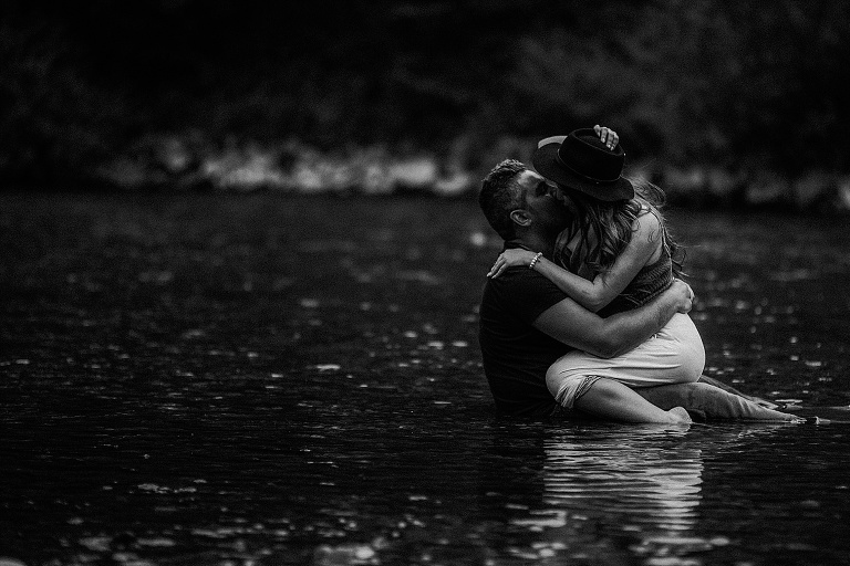 Paarshooting Landshut, Paarfotos im Wasser, Fotograf Moosburg an der Isar