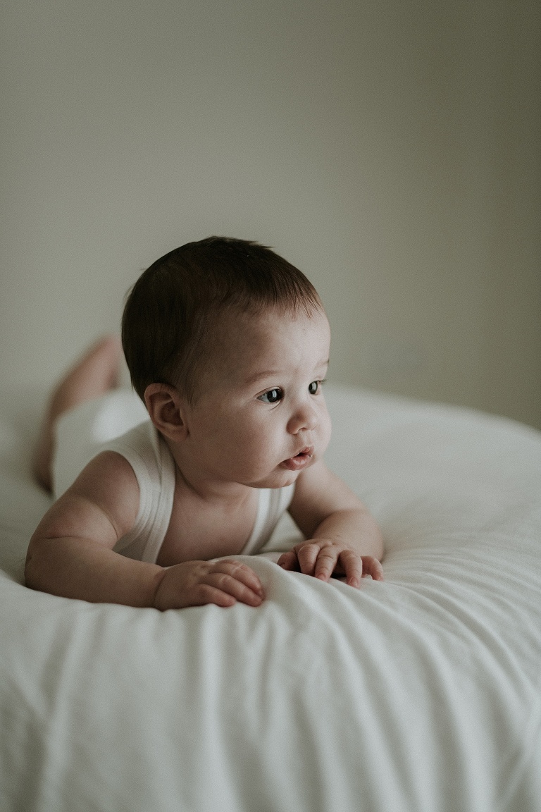 Babybilder, natürliche Babyfotografie, Familienfotografie auf natürliche Weise, Sevi Koch