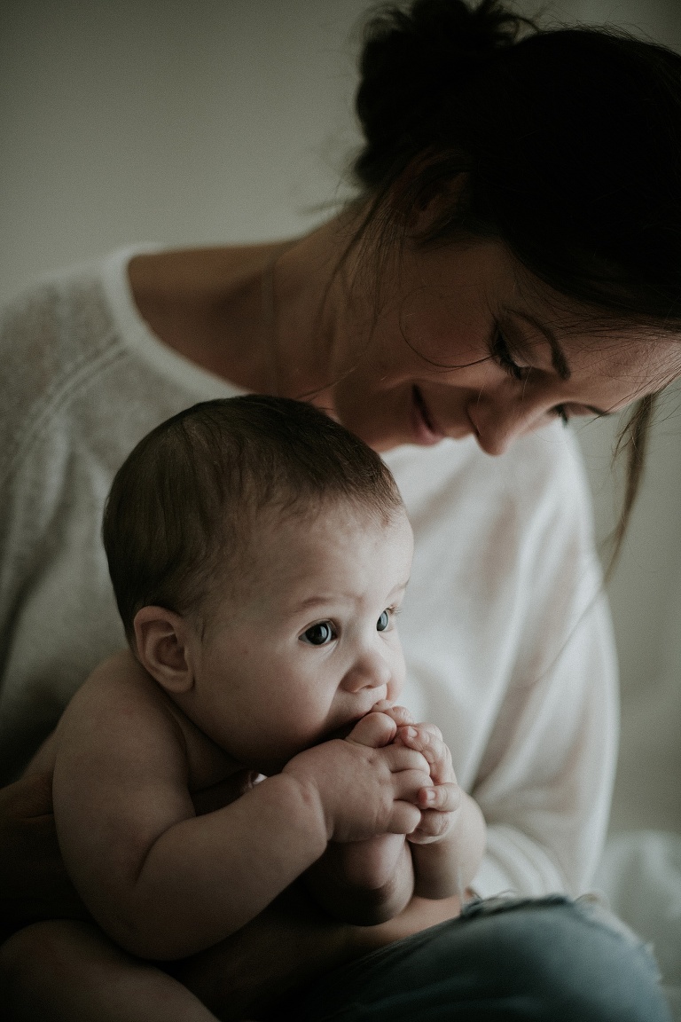 Babybilder, natürliche Babyfotografie, Familienfotografie auf natürliche Weise, Sevi Koch