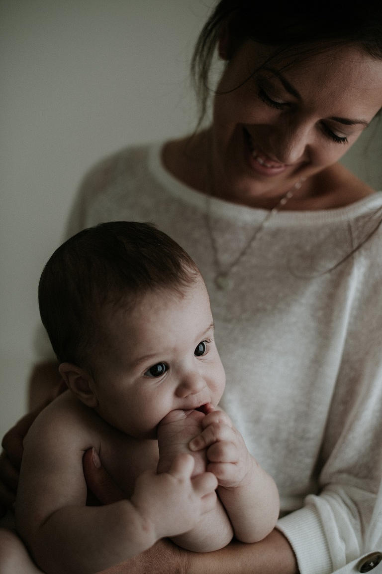 Babybilder, natürliche Babyfotografie, Familienfotografie auf natürliche Weise, Sevi Koch