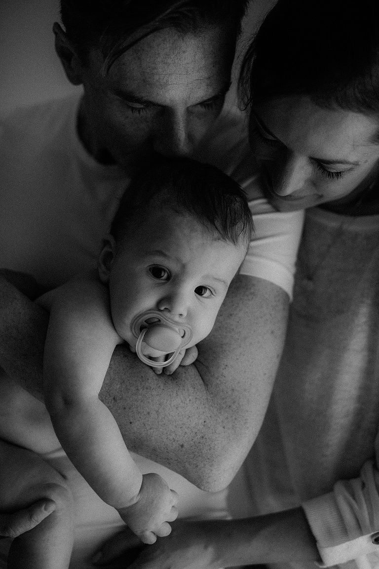 Babybilder, natürliche Babyfotografie, Familienfotografie auf natürliche Weise, Sevi Koch