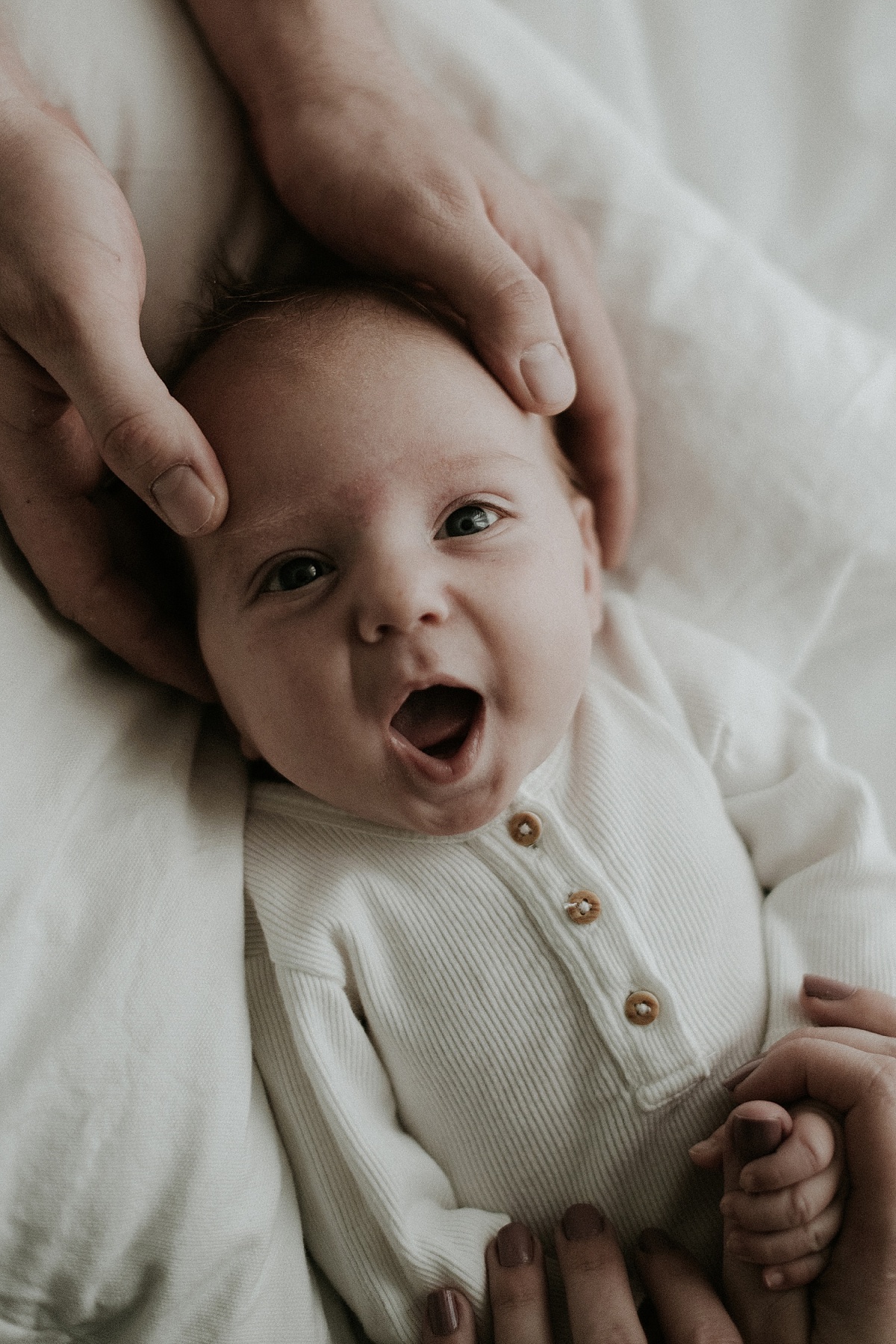 Babyshooting mit 8 Wochen schöne natürliche Babybilder mit Babies