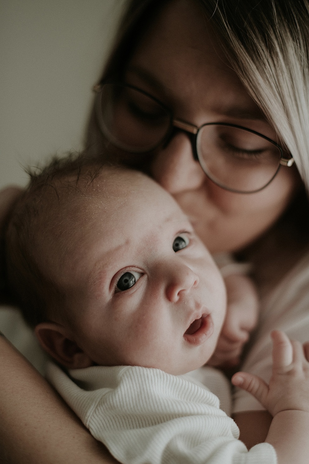 Babyshooting mit 8 Wochen schöne natürliche Babybilder mit Babies