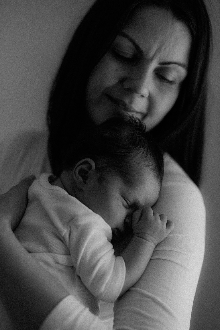 Neugeborenenshooting mit Geschwisterkind Sevi Koch 