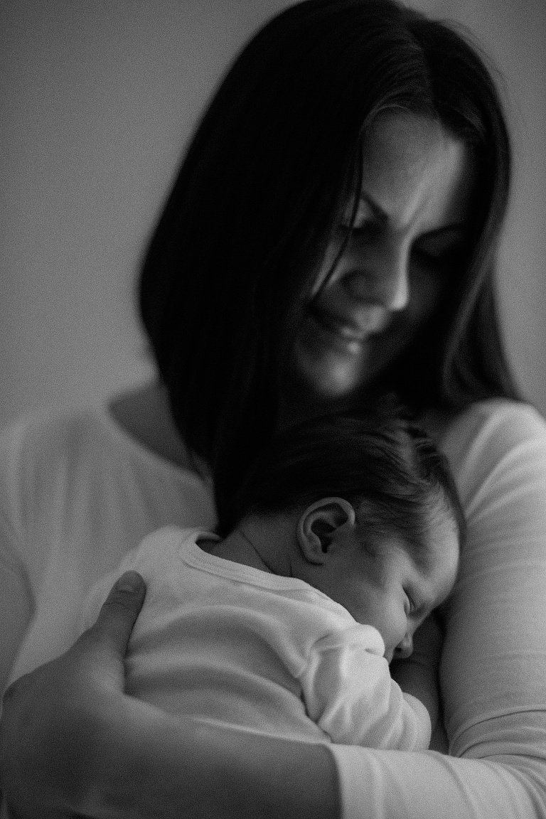 Neugeborenenshooting mit Geschwisterkind Sevi Koch 