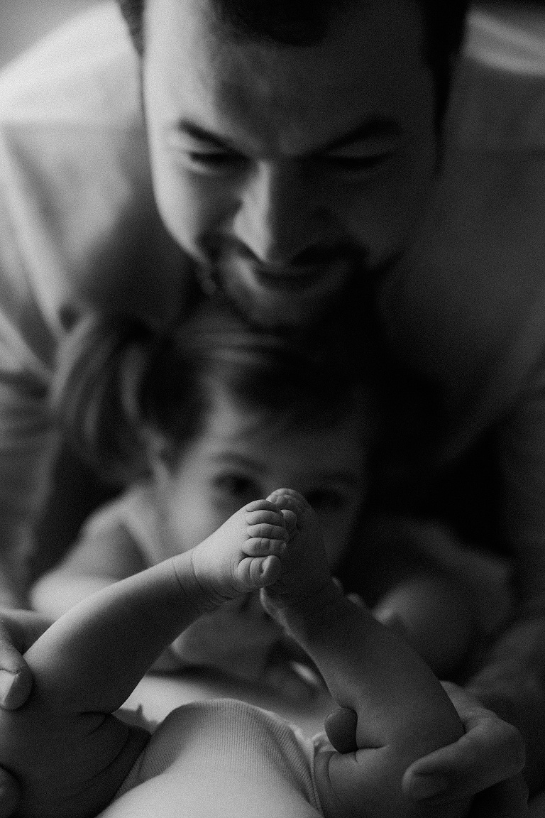 Neugeborenenshooting mit Geschwisterkind Sevi Koch 