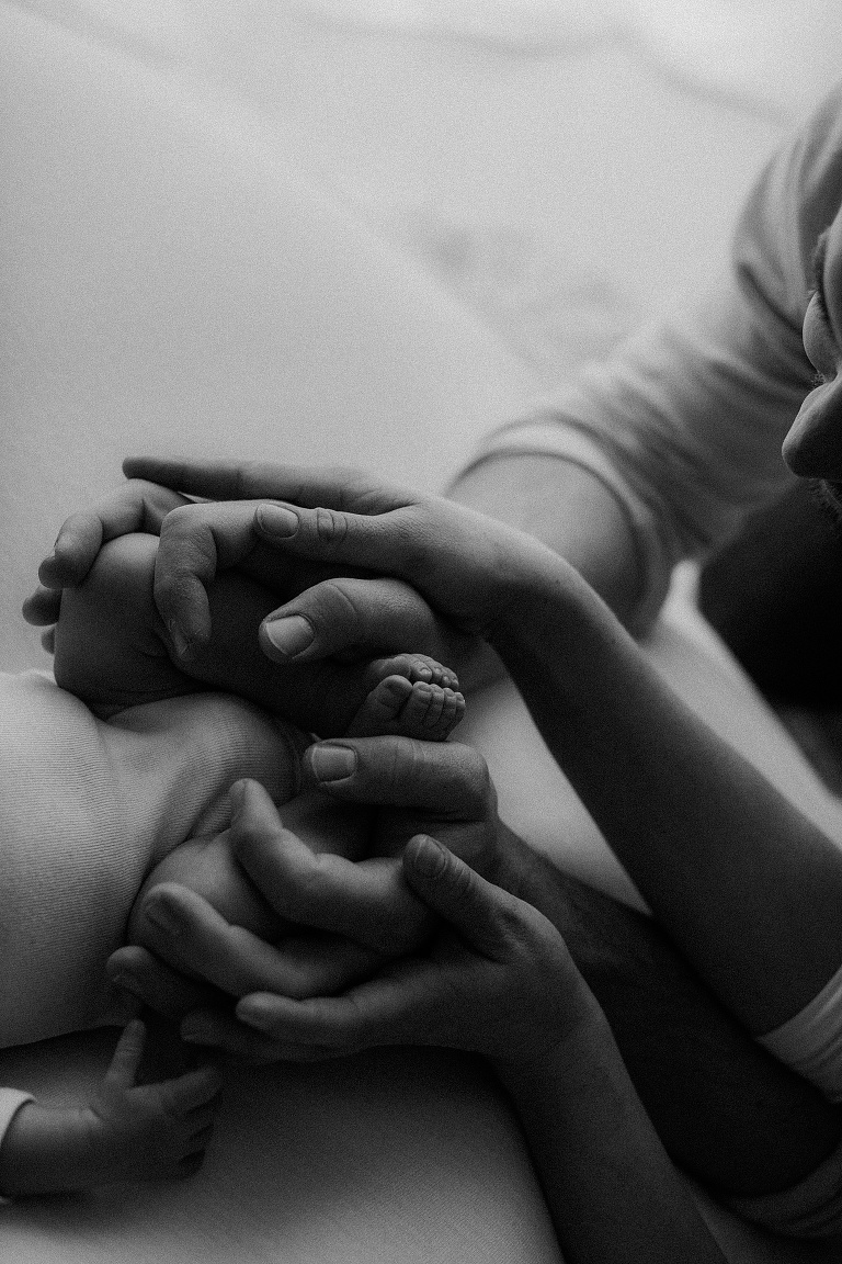 Neugeborenenshooting mit Geschwisterkind Sevi Koch 