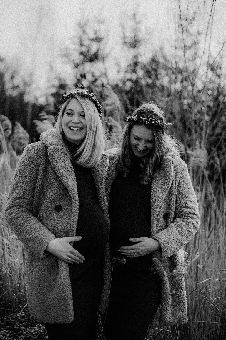 Freundinnenshooting mit Babybauch, Fotograf Eching, Moosburg und Erding 