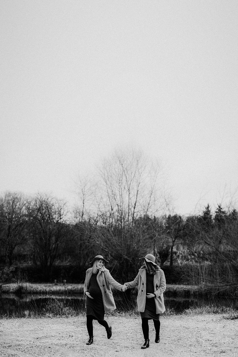 Freundinnenshooting mit Babybauch, Fotograf Eching, Moosburg und Erding 