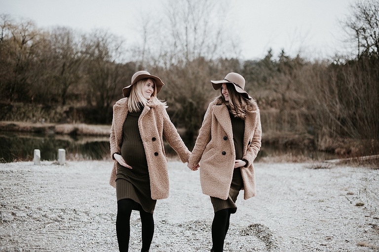 Freundinnenshooting mit Babybauch, Fotograf Eching, Moosburg und Erding 