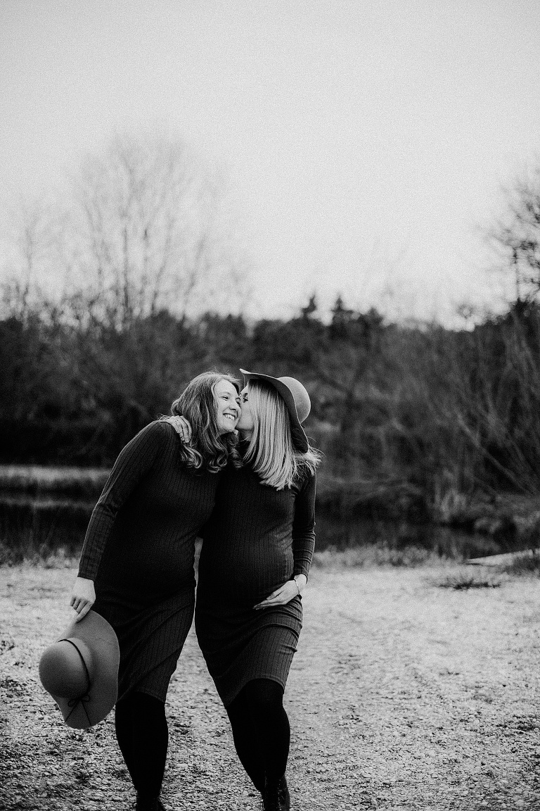 Freundinnenshooting mit Babybauch, Fotograf Eching, Moosburg und Erding 