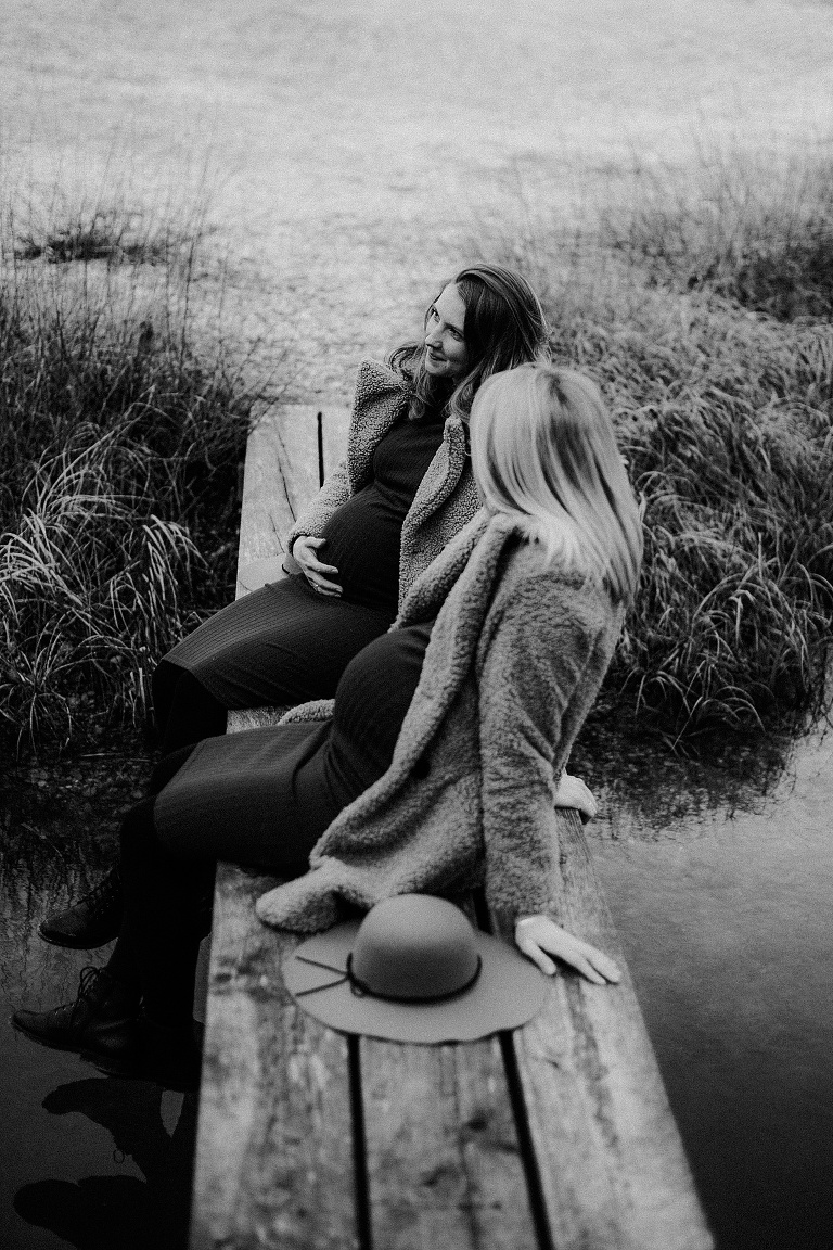 Freundinnenshooting mit Babybauch, Fotograf Eching, Moosburg und Erding 