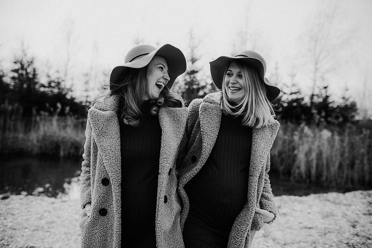 Freundinnenshooting mit Babybauch, Fotograf Eching, Moosburg und Erding 