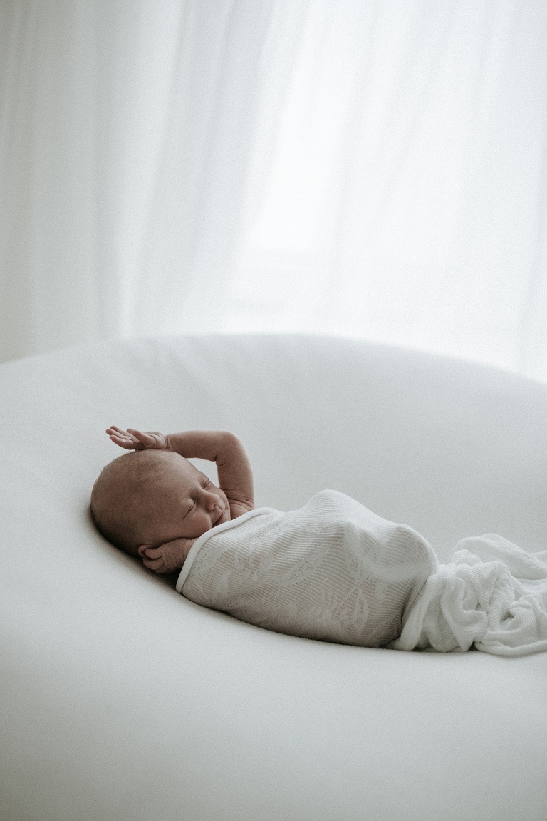 Newbornbilder Tattoo, Sevi Koch , Babybilder wach, wache Babies fotografieren