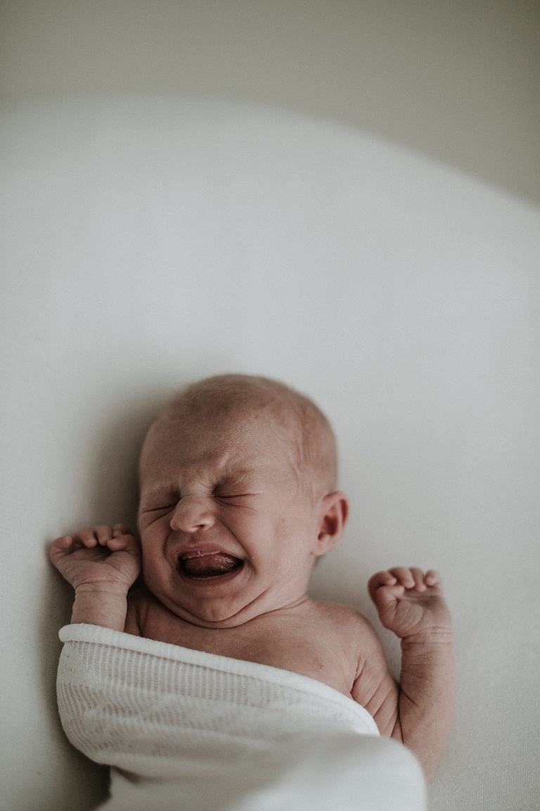 Newbornbilder Tattoo, Sevi Koch , Babybilder wach, wache Babies fotografieren