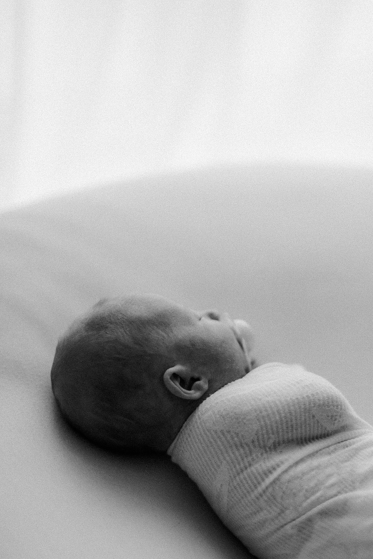 Newbornbilder Tattoo, Sevi Koch , Babybilder wach, wache Babies fotografieren