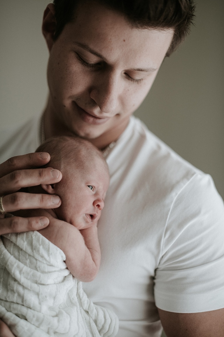 Newbornbilder Tattoo, Sevi Koch , Babybilder wach, wache Babies fotografieren