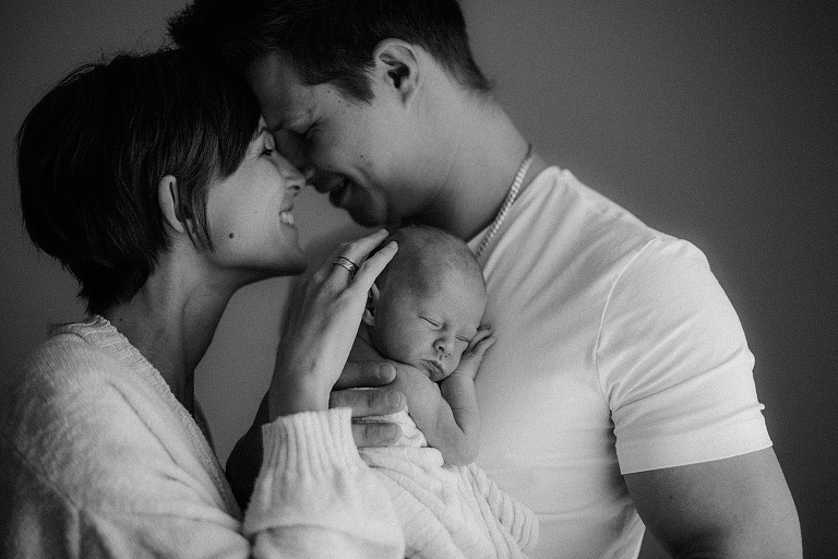 Newbornbilder Tattoo, Sevi Koch , Babybilder wach, wache Babies fotografieren