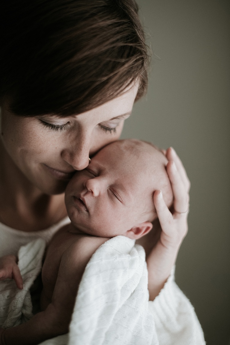 Newbornbilder Tattoo, Sevi Koch , Babybilder wach, wache Babies fotografieren