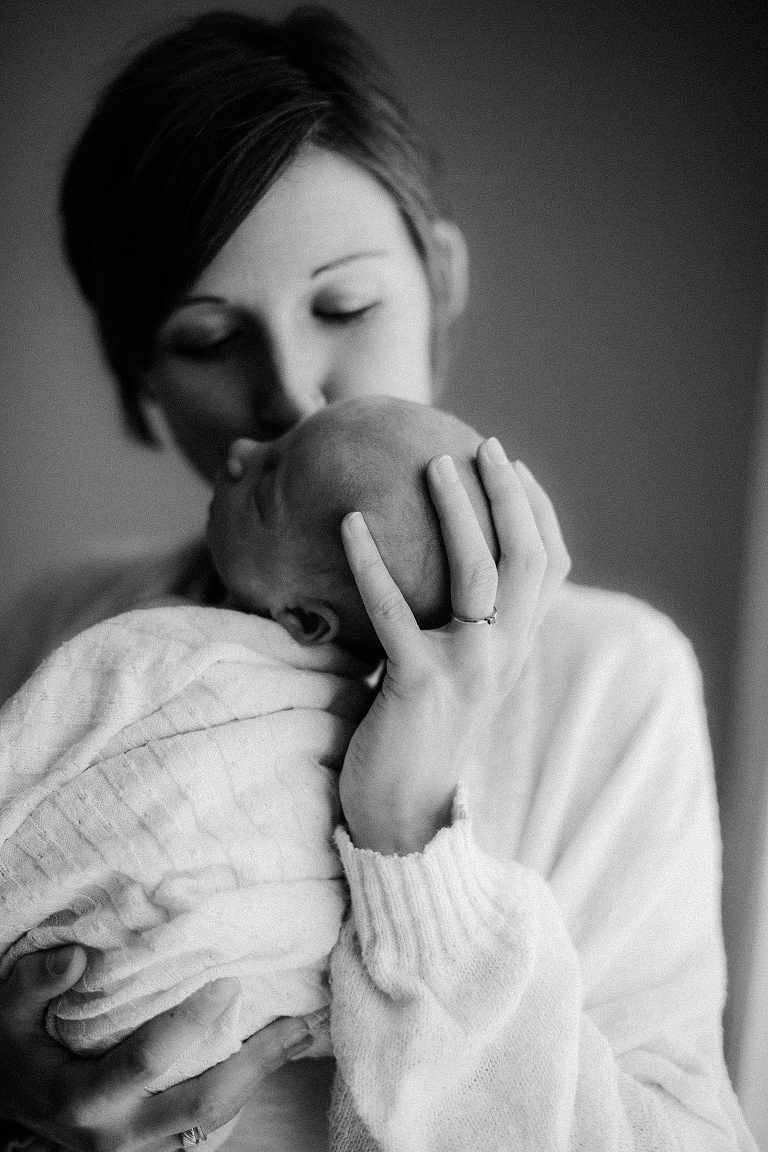 Newbornbilder Tattoo, Sevi Koch , Babybilder wach, wache Babies fotografieren