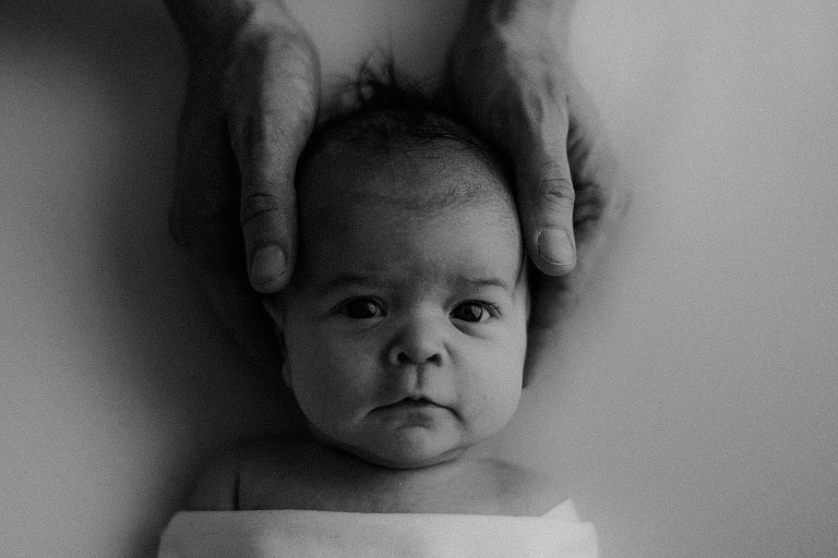 Kuschelbilder mit Mama Newbornbilder Erding 