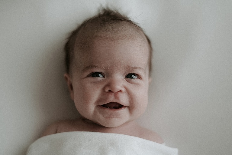 Kuschelbilder mit Mama Newbornbilder Erding 