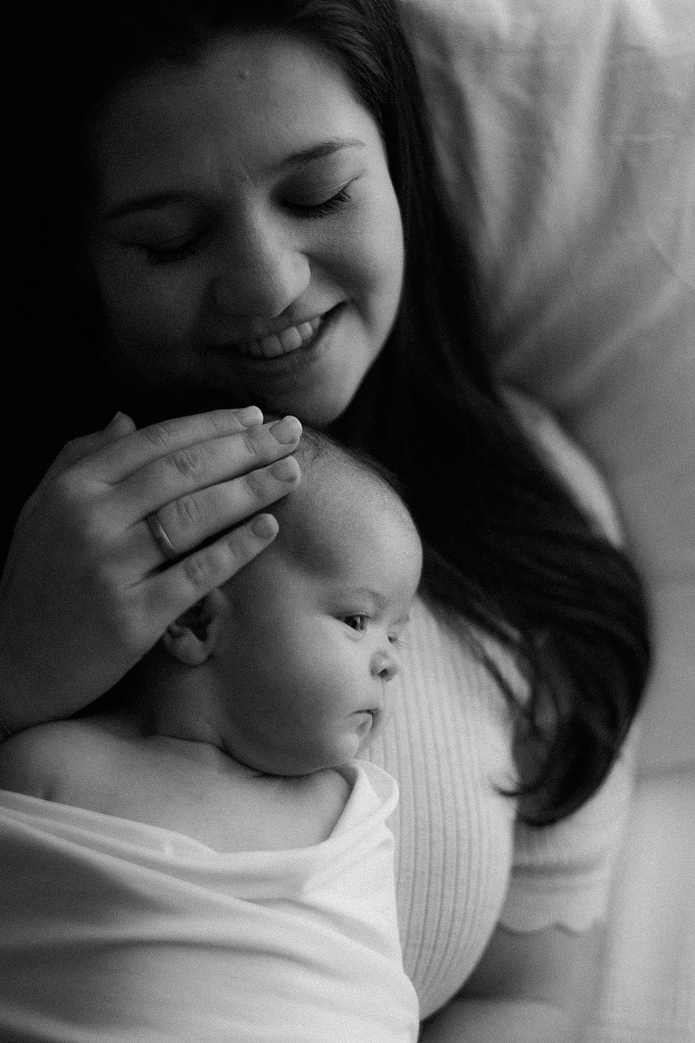 Kuschelbilder mit Mama Newbornbilder Erding 