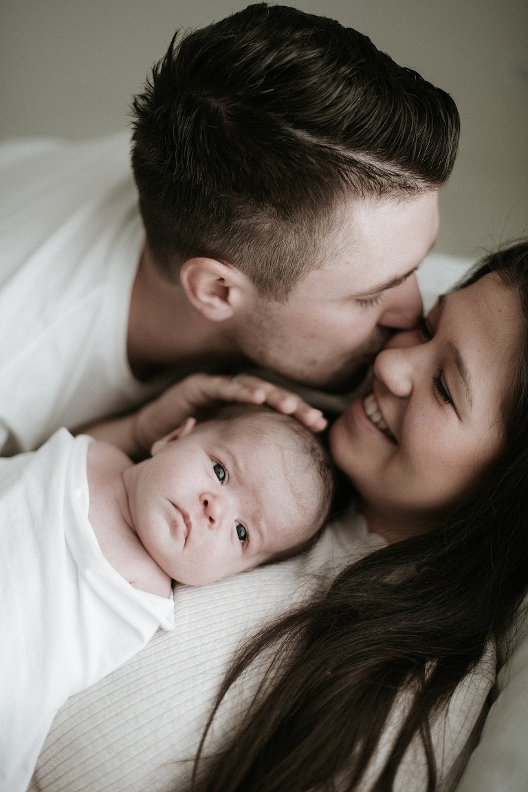 Kuschelbilder mit Mama Newbornbilder Erding 