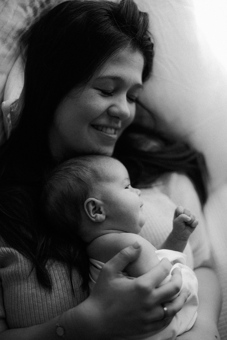 Kuschelbilder mit Mama Newbornbilder Erding 