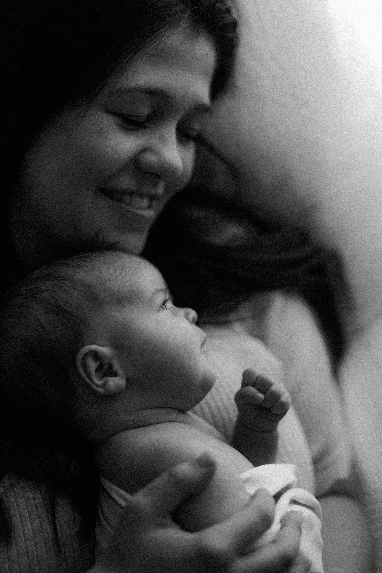 Kuschelbilder mit Mama Newbornbilder Erding 