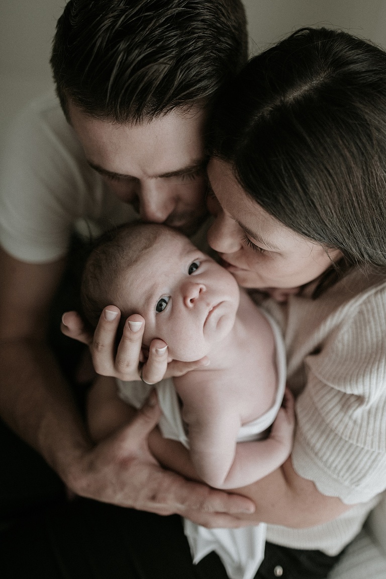 Kuschelbilder mit Mama Newbornbilder Erding 