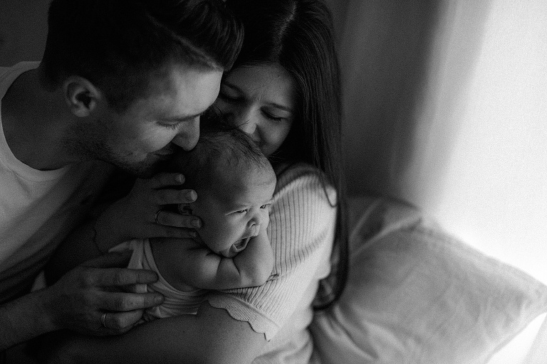 Kuschelbilder mit Mama Newbornbilder Erding 